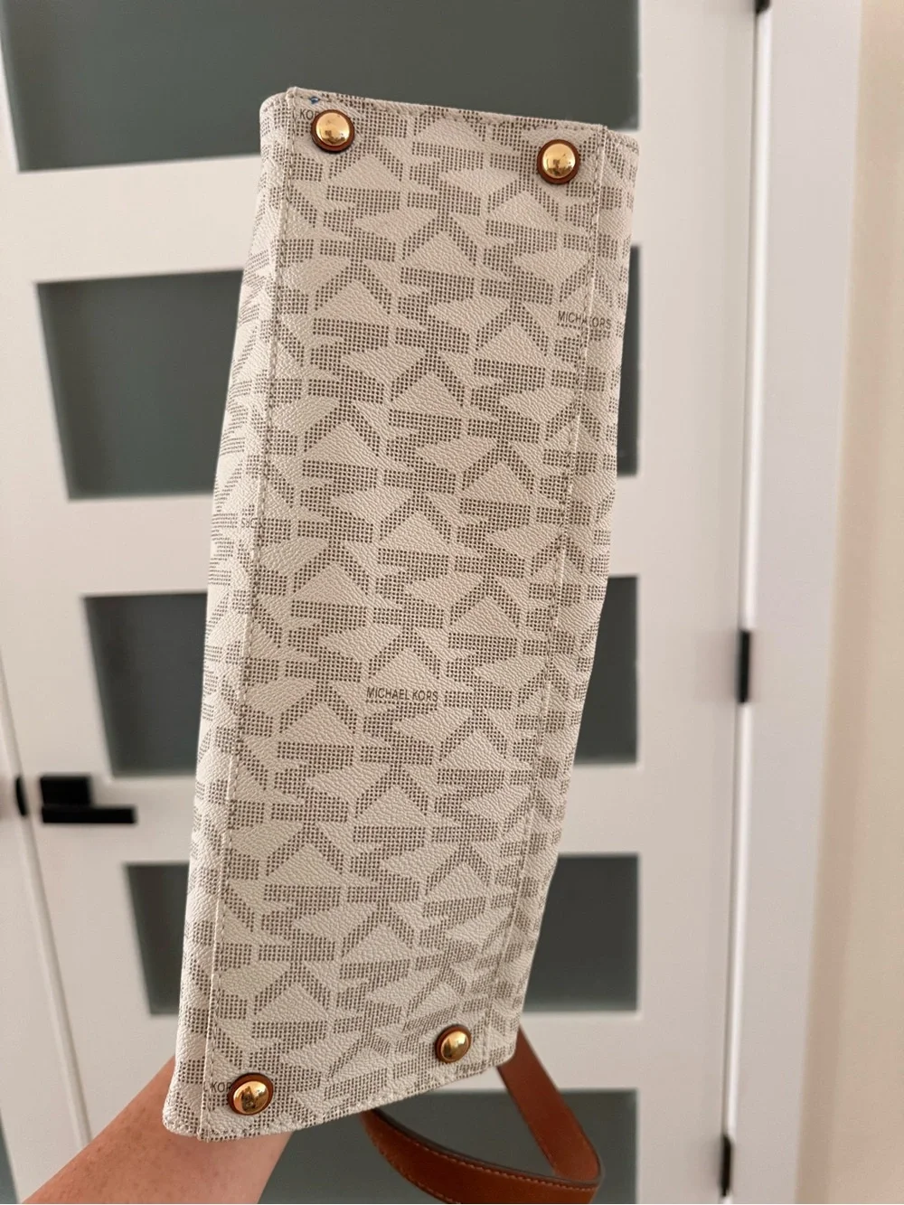Michael Kors signature mk